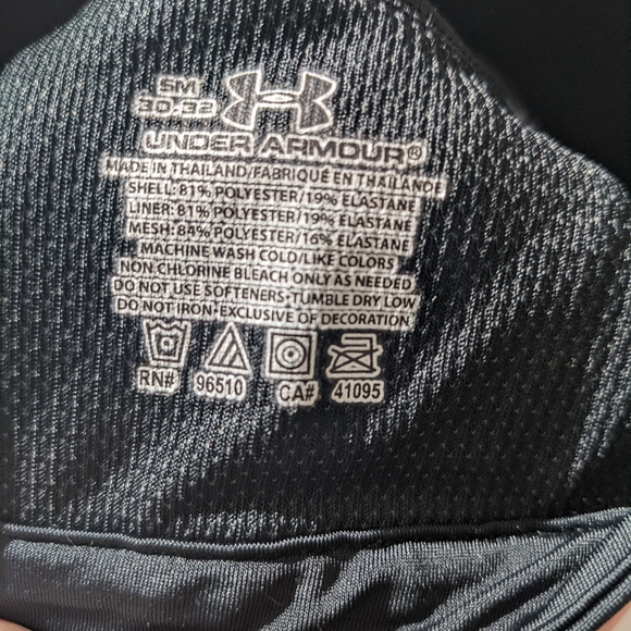 Sold - UA sportsbra - Picture 3 of 3